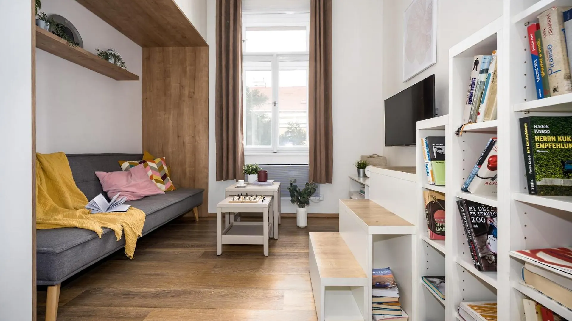 Prague Days - Cozy Studio - Netflix - Hip Karlin